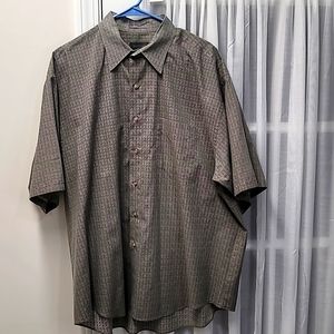 Men's Van Heusen short sleeve button down.